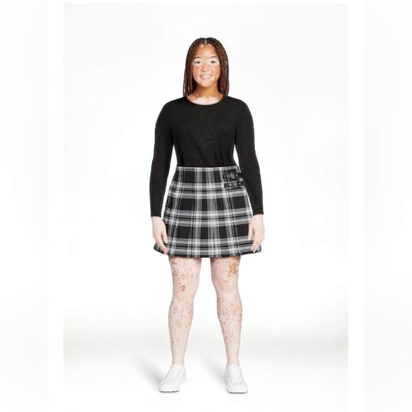 No Boundaries Pleated Skirt | Large | Black Soot White Plaid - Picture 2 of 5